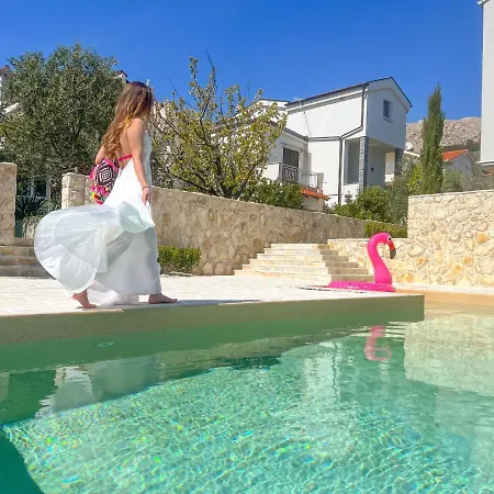 Appartement Bela - Mit Balkon Und Grosszuegiger Poolarea Baška