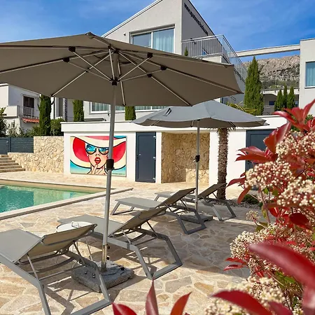 Bela - Mit Balkon Und Grosszuegiger Poolarea * Baška