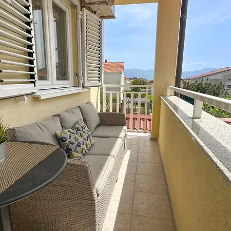 Appartement Bela - Mit Balkon Und Grosszuegiger Poolarea Baška