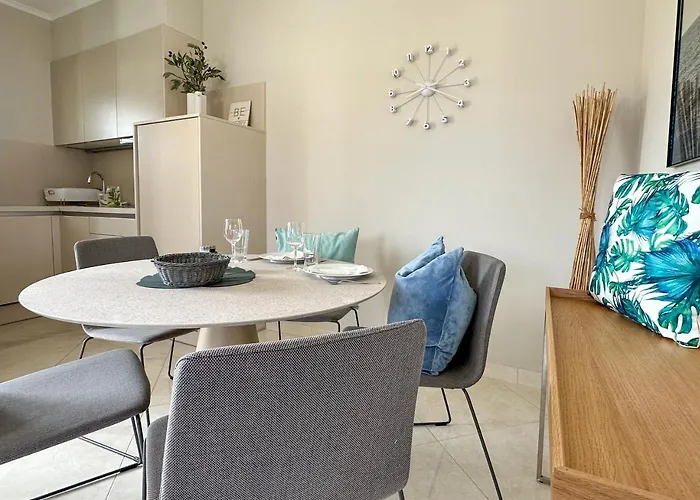 Bela - Mit Balkon Und Grosszuegiger Poolarea Appartamento Baška
