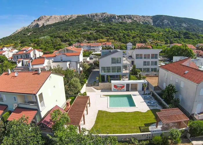 Bela - Mit Balkon Und Grosszuegiger Poolarea