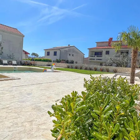Apartment Mit Poolarea - Krk, Kroatien *