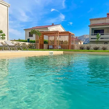 Mit Poolarea - Krk, Kroatien