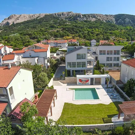 Mit Poolarea - Krk, Kroatien