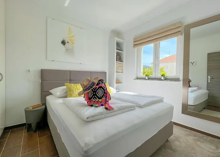 Bela - Mit Balkon Und Grosszuegiger Poolarea Apartment