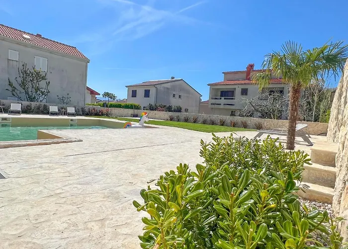 Apartment Bela - Mit Balkon Und Grosszuegiger Poolarea *