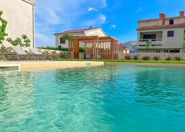 Bela - Mit Balkon Und Grosszuegiger Poolarea