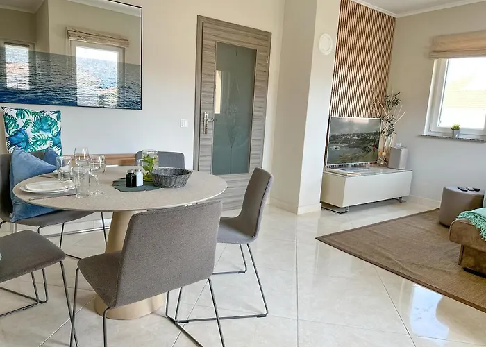 Bela - Mit Balkon Und Grosszuegiger Poolarea شقة *