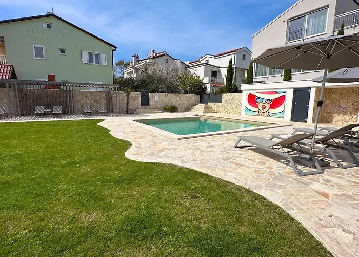 Bela - Mit Balkon Und Grosszuegiger Poolarea