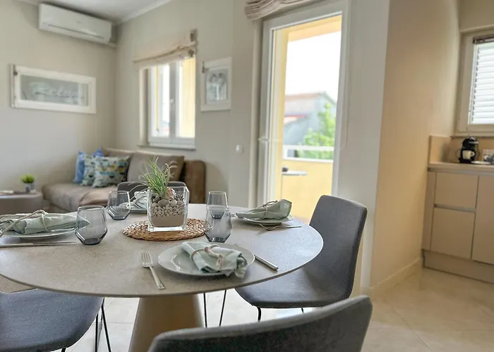 Apartment Bela - Mit Balkon Und Grosszuegiger Poolarea