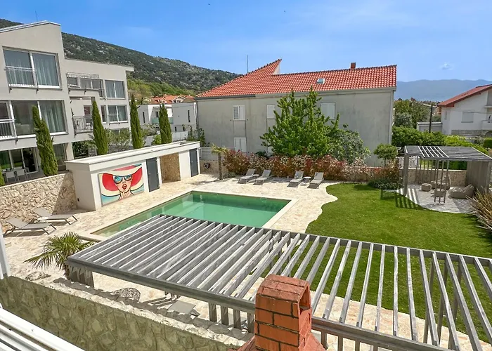 شقة Bela - Mit Balkon Und Grosszuegiger Poolarea باشْكا