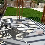 Bela - Mit Balkon Und Grosszuegiger Poolarea 公寓